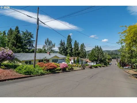 956 W Pilger Street Roseburg OR 97471