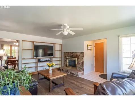 956 W Pilger Street Roseburg OR 97471