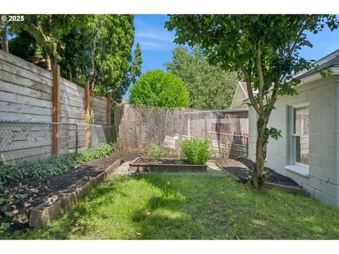 2541 SE 75th Avenue Portland OR 97206