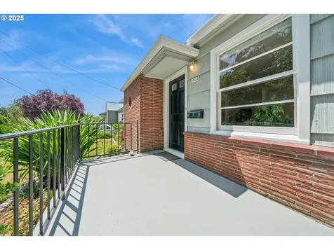 2541 SE 75th Avenue Portland OR 97206