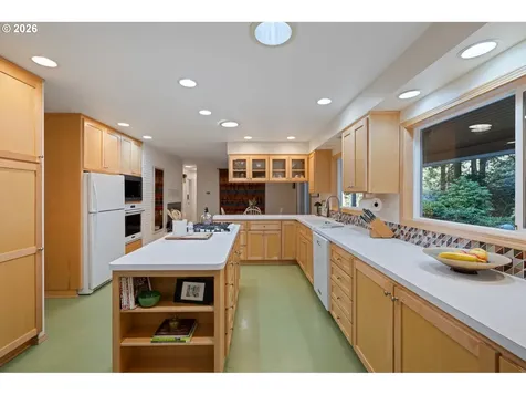 6167 SW Miles Court Portland OR 97219