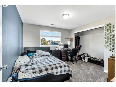 16604 NE 80th Street Vancouver WA 98682