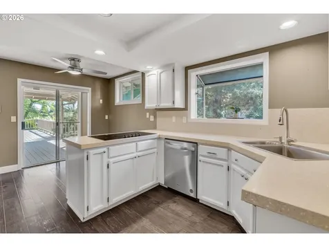 1522 NE Marine Drive Portland OR 97211