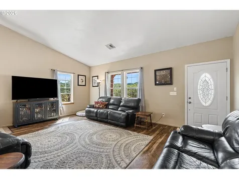 445 Green Valley Road Oakland OR 97462