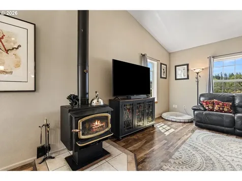 445 Green Valley Road Oakland OR 97462