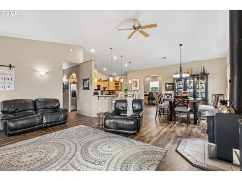 445 Green Valley Road Oakland OR 97462