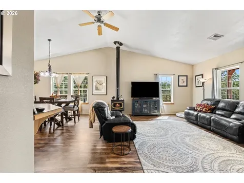445 Green Valley Road Oakland OR 97462