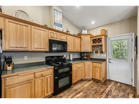 445 Green Valley Road Oakland OR 97462