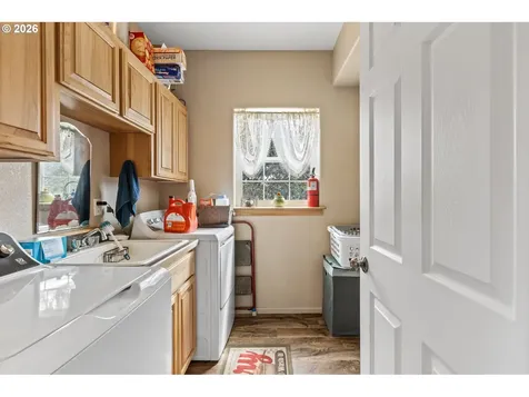 445 Green Valley Road Oakland OR 97462