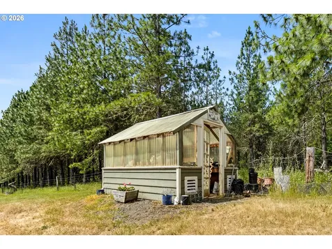 445 Green Valley Road Oakland OR 97462