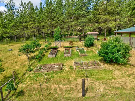 445 Green Valley Road Oakland OR 97462