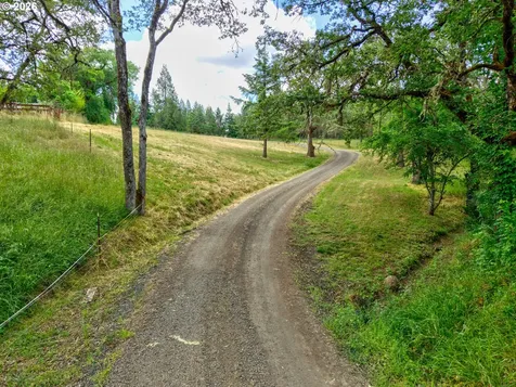 445 Green Valley Road Oakland OR 97462