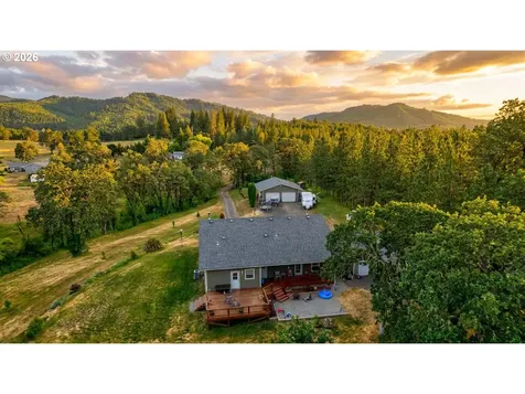 445 Green Valley Road Oakland OR 97462