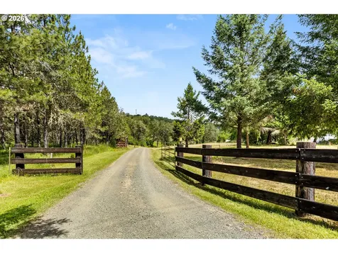 445 Green Valley Road Oakland OR 97462