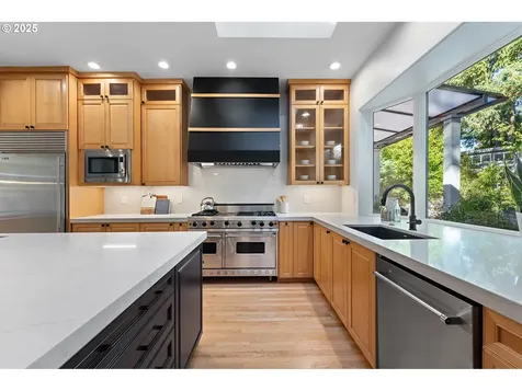 8425 SW Homewood Street Portland OR 97225
