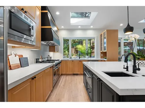 8425 SW Homewood Street Portland OR 97225