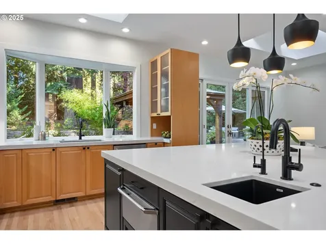 8425 SW Homewood Street Portland OR 97225