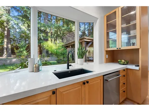 8425 SW Homewood Street Portland OR 97225