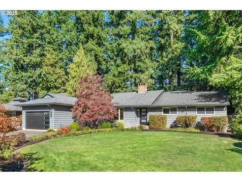 8425 SW Homewood Street Portland OR 97225