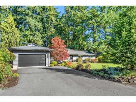 8425 SW Homewood Street Portland OR 97225