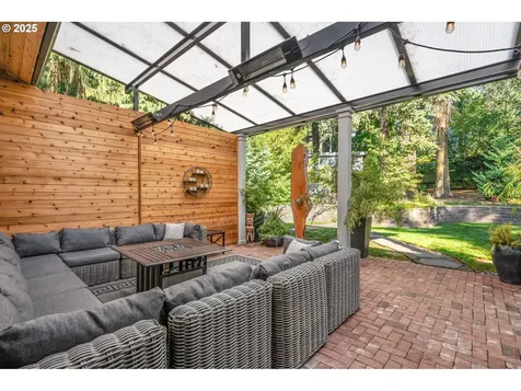 8425 SW Homewood Street Portland OR 97225