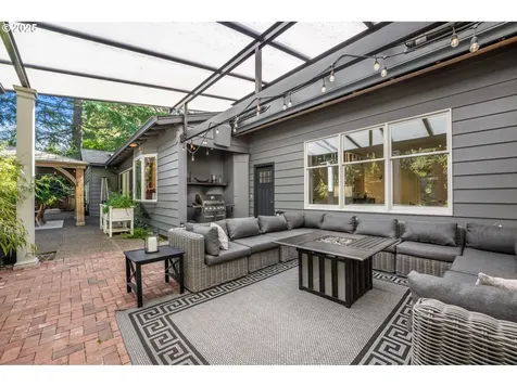 8425 SW Homewood Street Portland OR 97225