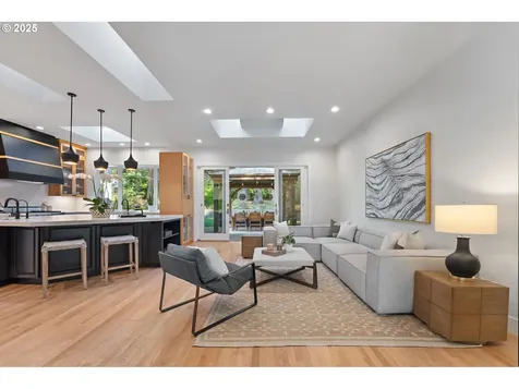 8425 SW Homewood Street Portland OR 97225