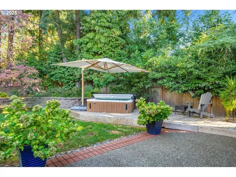8425 SW Homewood Street Portland OR 97225