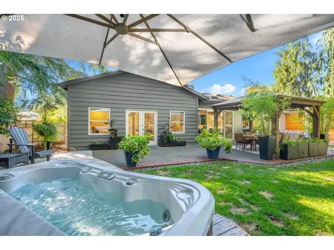 8425 SW Homewood Street Portland OR 97225