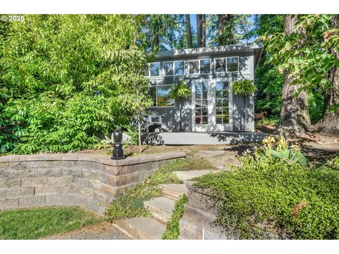 8425 SW Homewood Street Portland OR 97225
