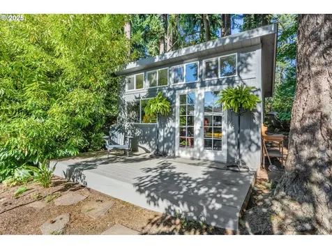 8425 SW Homewood Street Portland OR 97225