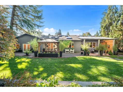 8425 SW Homewood Street Portland OR 97225