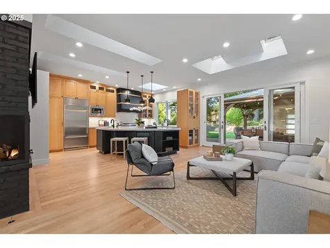 8425 SW Homewood Street Portland OR 97225