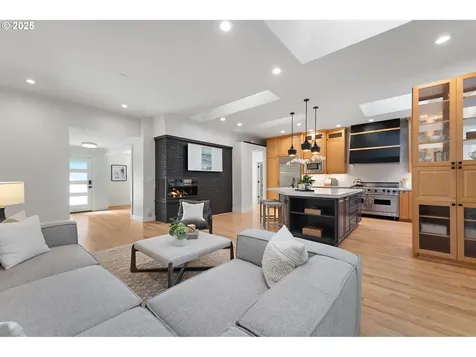 8425 SW Homewood Street Portland OR 97225
