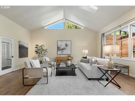 8425 SW Homewood Street Portland OR 97225
