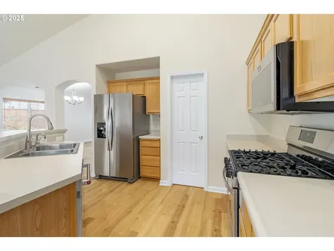 5470 Jeffrey Way Eugene OR 97402
