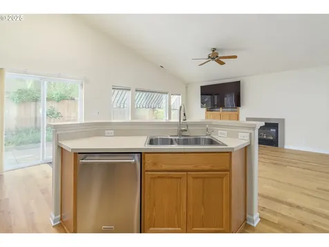 5470 Jeffrey Way Eugene OR 97402