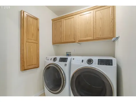 5470 Jeffrey Way Eugene OR 97402