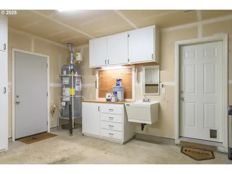 5470 Jeffrey Way Eugene OR 97402