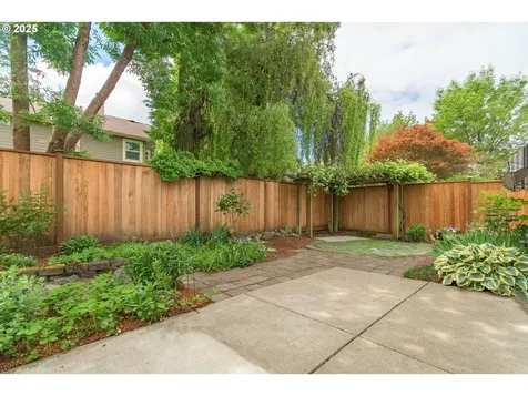 5470 Jeffrey Way Eugene OR 97402