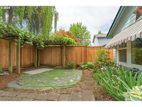 5470 Jeffrey Way Eugene OR 97402