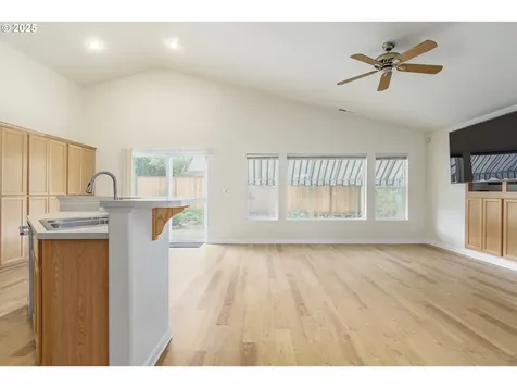 5470 Jeffrey Way Eugene OR 97402