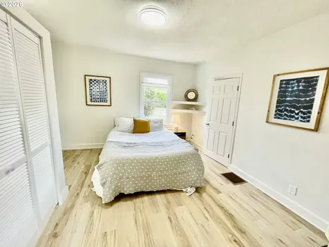 5901 SE Flavel Drive Portland OR 97206