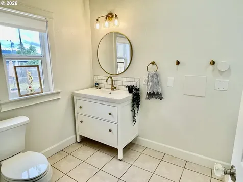5901 SE Flavel Drive Portland OR 97206