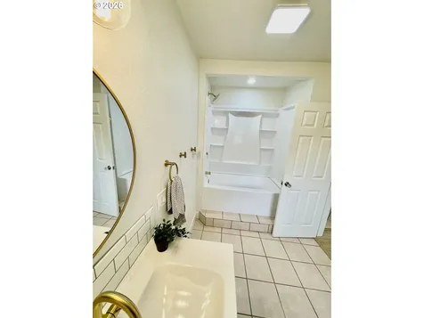 5901 SE Flavel Drive Portland OR 97206