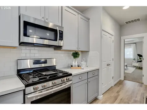 1460 SE 9th Avenue Canby OR 97013