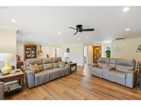 2164 SE Douglas Avenue Roseburg OR 97470