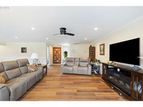 2164 SE Douglas Avenue Roseburg OR 97470