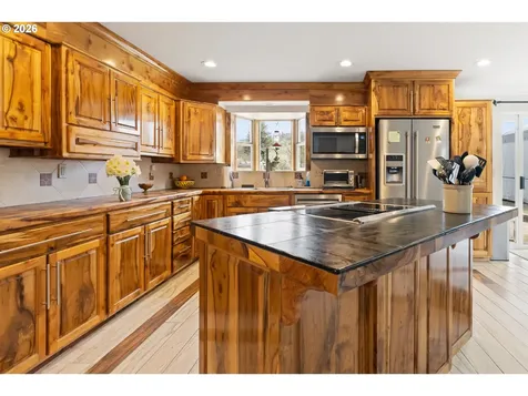 2164 SE Douglas Avenue Roseburg OR 97470
