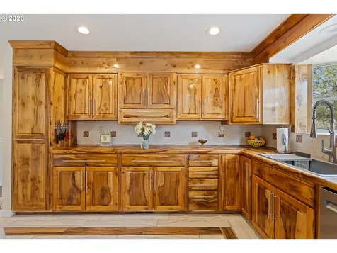 2164 SE Douglas Avenue Roseburg OR 97470